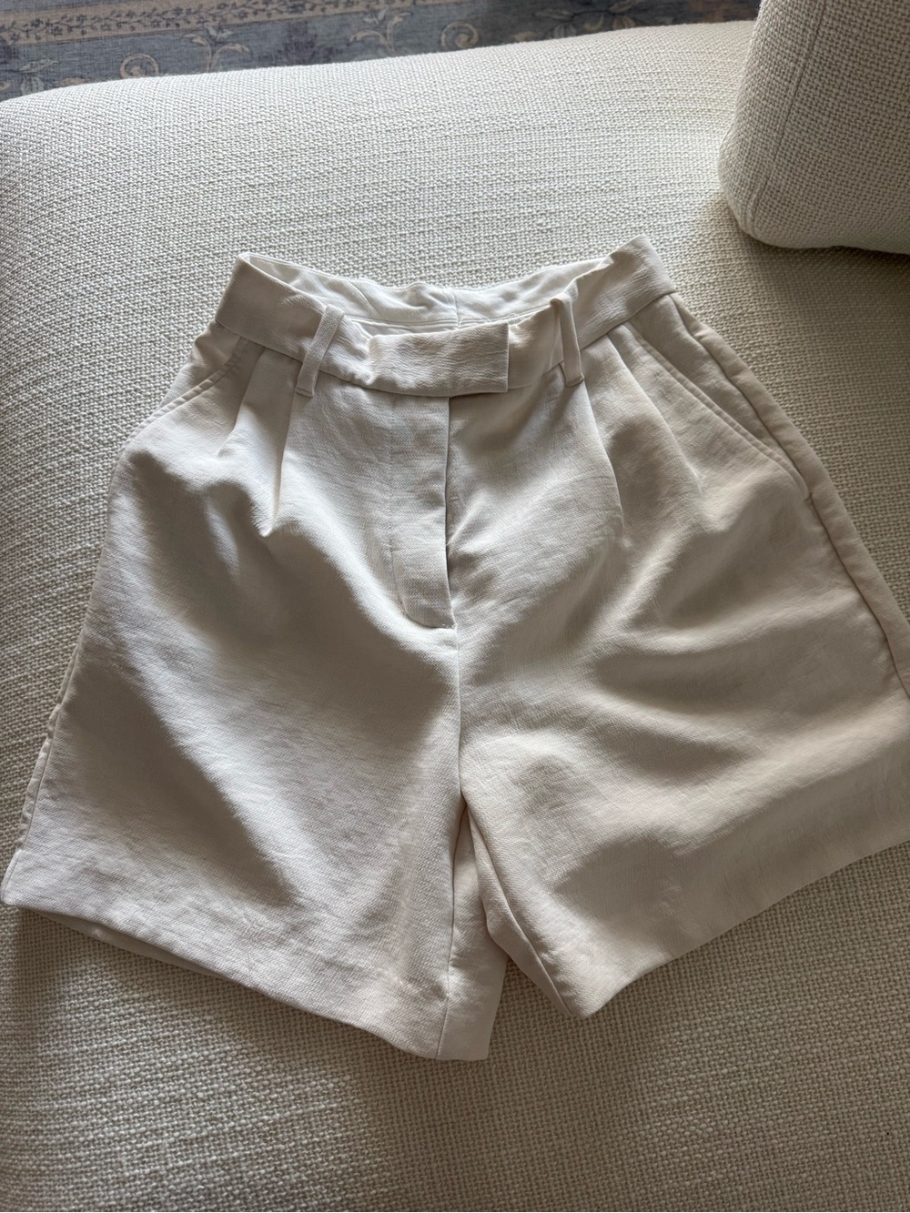 Aritzia White High-Waist Tailored Shorts